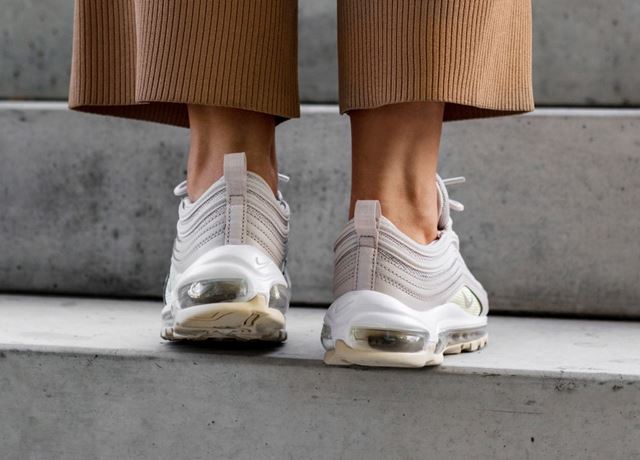 nike-w-air-max-97-desert-sand-desert-sand-beach-white-921733-013-2-os_183829.jpg