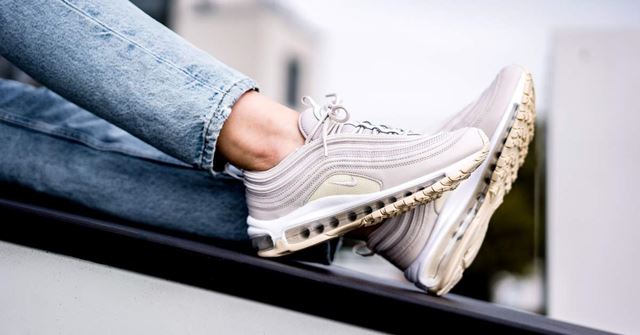 nike-wmns-air-max-97-beige-white-921733-013-mood-1_183822.jpg