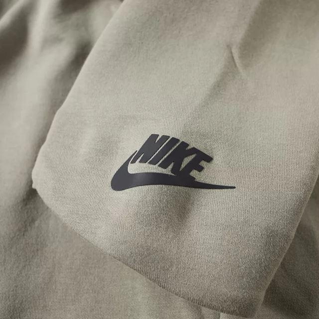 21-02-2018_nike_techfleecejacket_darkstucco_black_886156-004_mo_4_145306.jpg