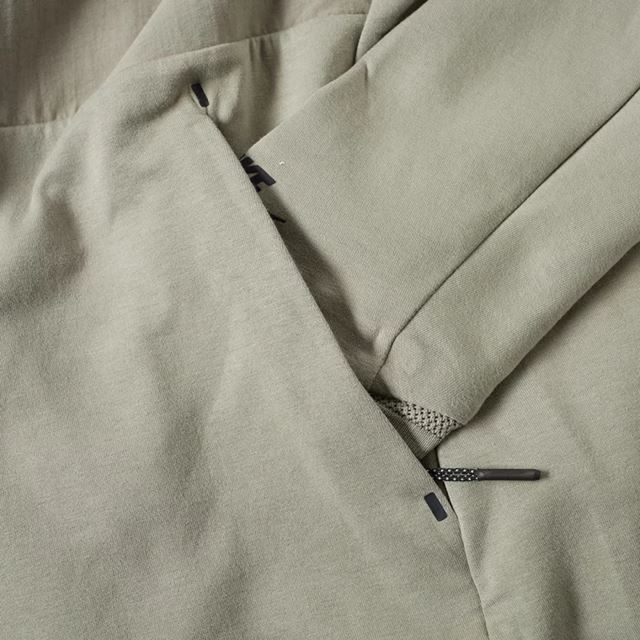 21-02-2018_nike_techfleecejacket_darkstucco_black_886156-004_mo_5_145306.jpg