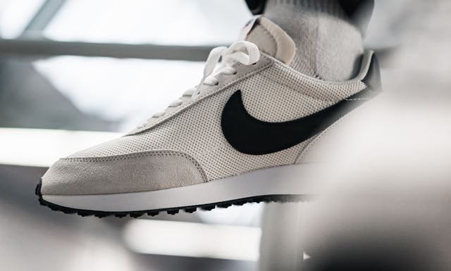 nike-air-tailwind-79-beige-schwarz-487754-100-mood-3_194036.jpg