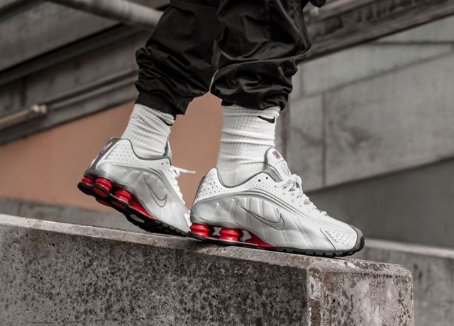 nike-shox-r4-white-metallic-silver-comet-red-black-bv1111-100-1_2_155054.jpg